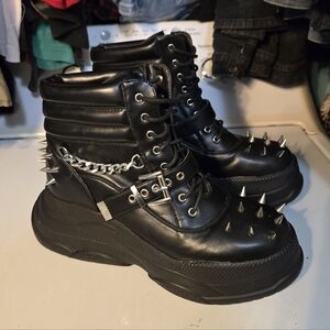 LAMODA Screamin' Loud Chunky Platform Sneaker Boot